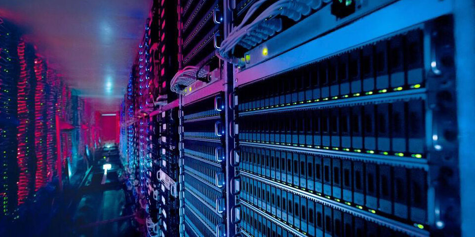 distribuzione-informatica-hosting-domini-web Hosting dedicato o condiviso per sito e-commerce: differenze e costi